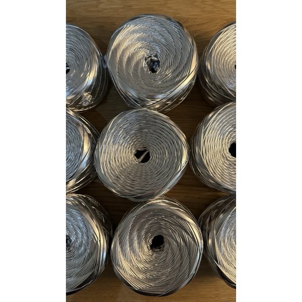 Light silver yarn - 1 piece